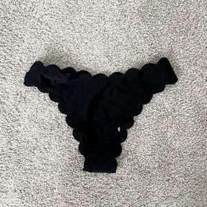 Lara scalloped trim bikini bottom in XL NWT
